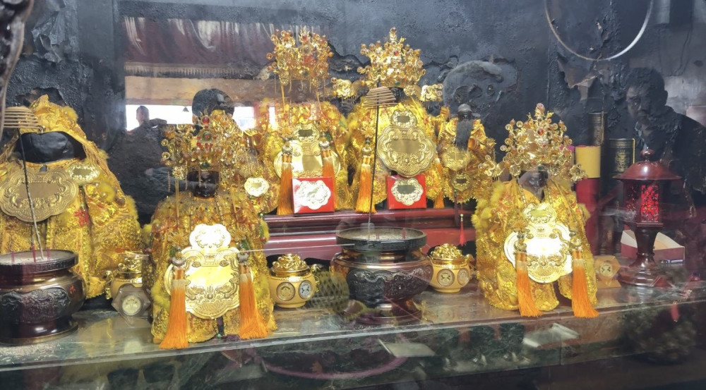 鴻海「錢媽媽」率事業群 赴紫南宮參拜