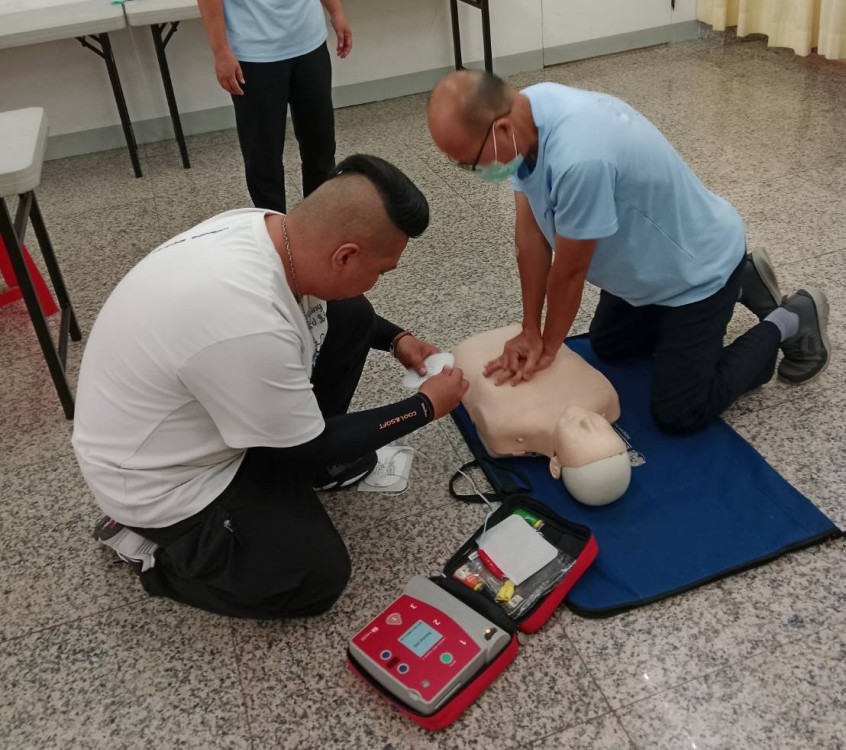 臨危不亂！安平開台天后宮信徒噎食昏倒，姜良諭醫師即時CPR急救化險為夷