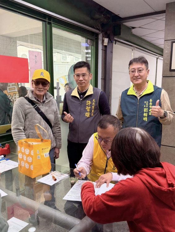  馬到成功！呂維胤牽駿馬登記參選民進黨台南市議員初選