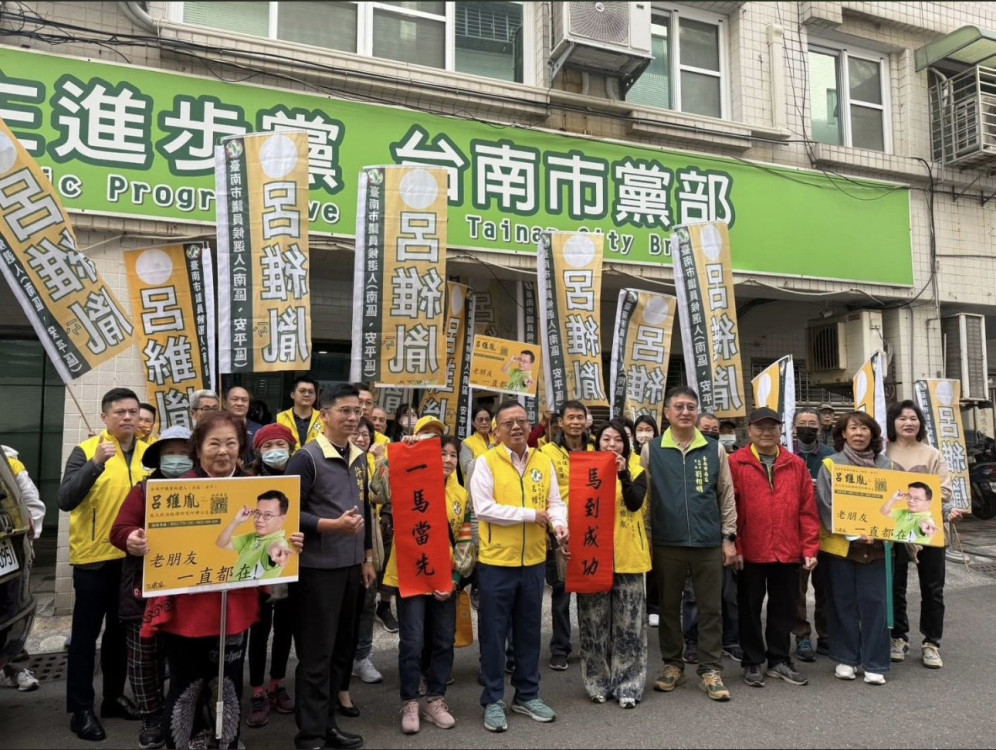  馬到成功！呂維胤牽駿馬登記參選民進黨台南市議員初選