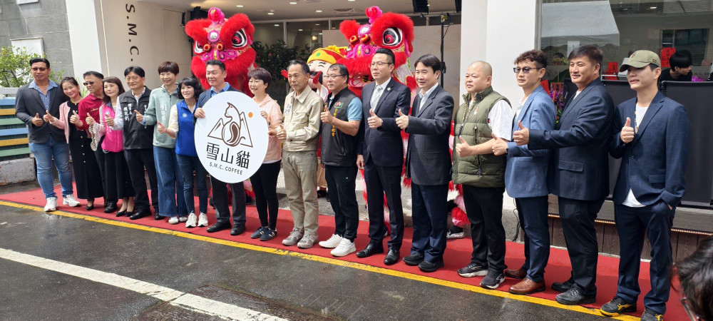 阿里山極致風味進駐市區！雪山貓咖啡文賢旗艦店揭幕 陳亭妃現身剪綵