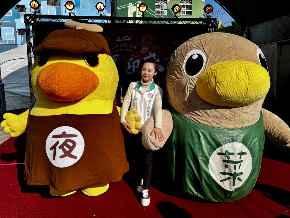 第15屆新化年貨大街開跑 6天限定、夜間下雪打卡超吸睛