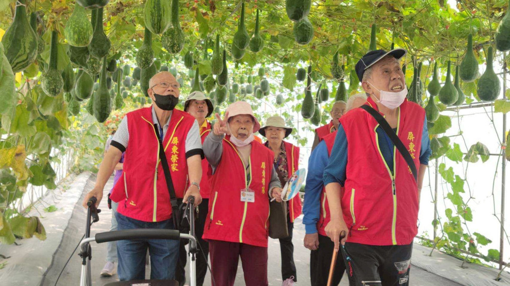 屏東榮家住民微旅行 走訪熱帶農業博覽會