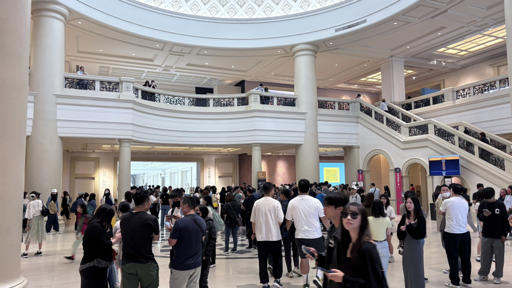 2026台南旅遊熱度不墜！228假期老街商圈破93萬人 12米巨型水豚氣偶成焦點