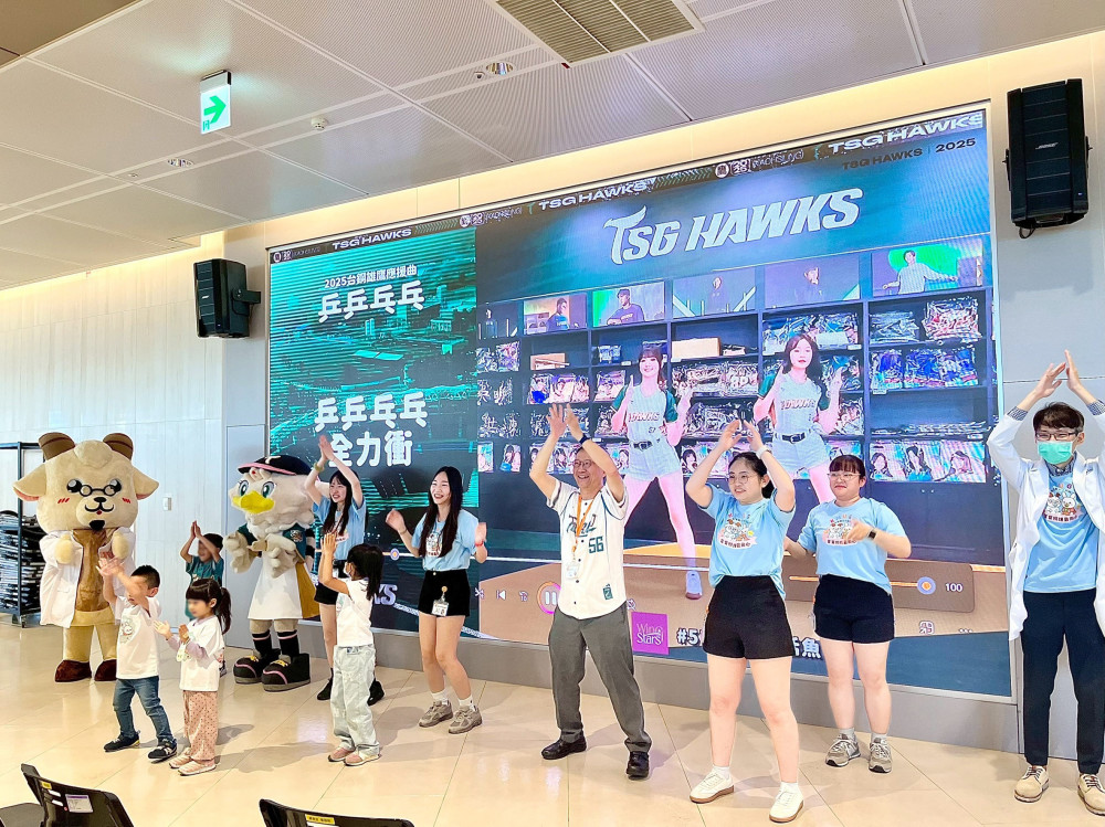 高醫岡山×台鋼雄鷹萌翻病房！兒童節前夕TAKAMEI暖心探視35病童