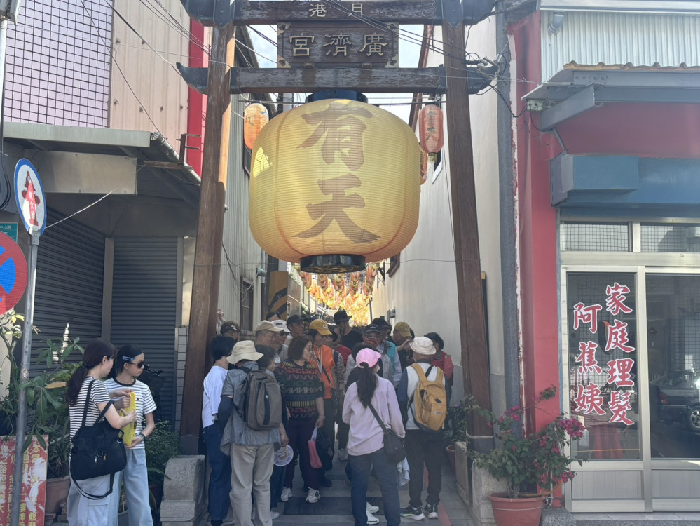 2026台南旅遊熱度不墜！228假期老街商圈破93萬人 12米巨型水豚氣偶成焦點