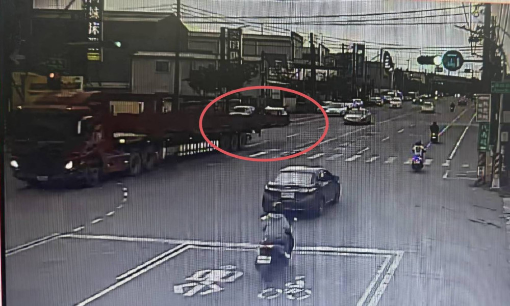 仁武區危險載運橫掃車道成常態? 仁武分局:將通知車主到案說明