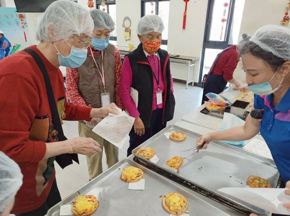 不只照護更是生活！臺南榮家親子披薩日家屬陪伴長輩圓滿溫馨
