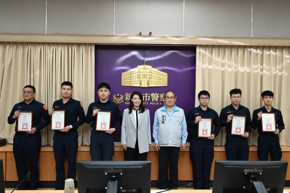 肯定員警成功攔阻輕生　竹市長高虹安主持治安會報親自頒獎表揚