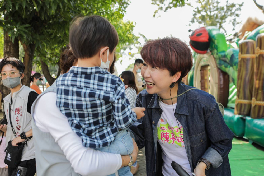 「妃妃姐姐」陳亭妃攜手晶光藝術玻璃，4/3、4/4 盛大舉辦童樂會