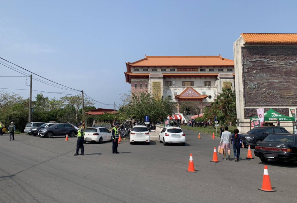 南警清明交通服務到位 返鄉掃墓不煩惱