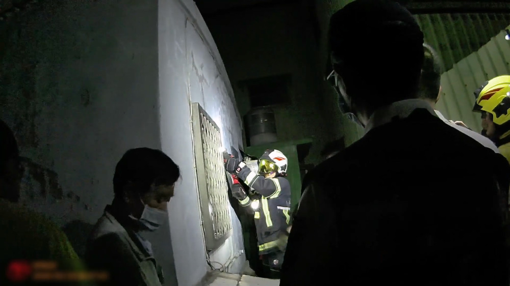  里長通報鄰里異常未出門  鼓山分局即刻救出受困2日婦人 