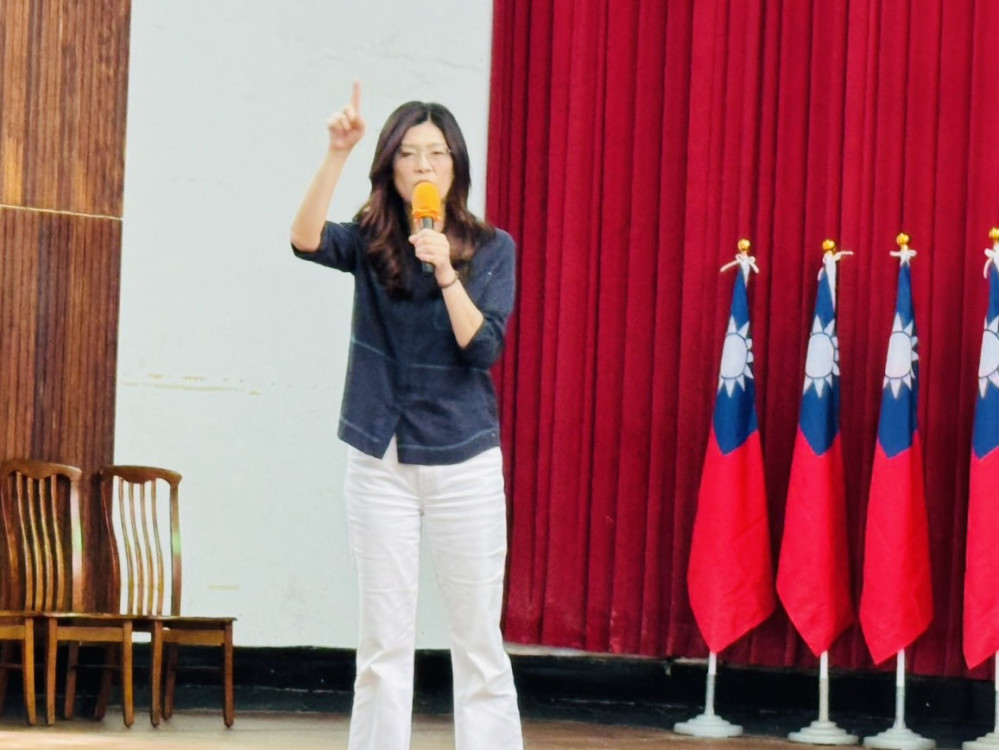 藍營台南新春團拜展現凝聚力！鄭麗文看好「黃金交叉」 謝龍介祭百億育兒紅包