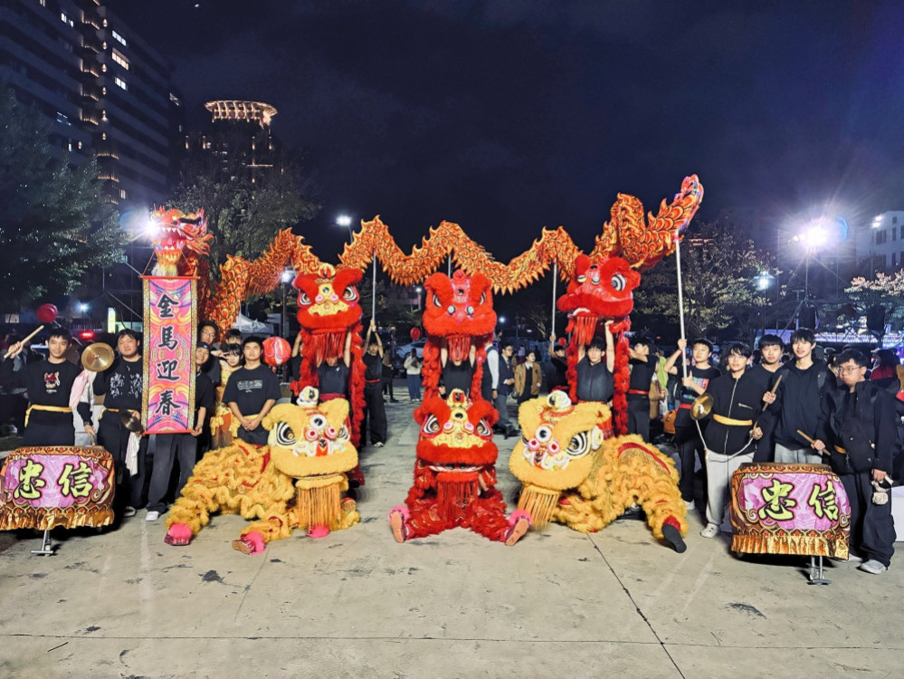 深耕善良文化打造元宵亮眼篇章　忠信學校逾千人走街送提燈暨紀念幣