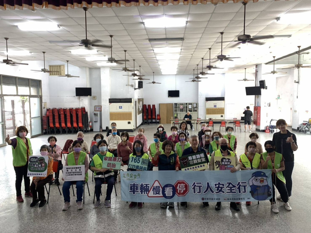 南警深入社區 守護文成里長者交通安全