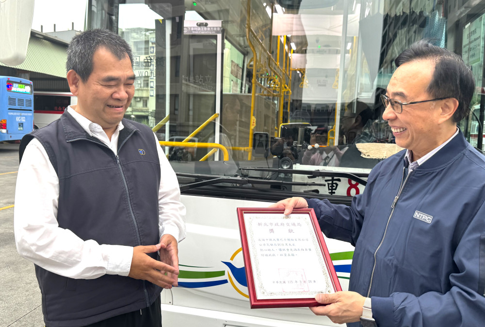 公車駕駛成為道路第一線守護者　關鍵時刻為生命挺身而出