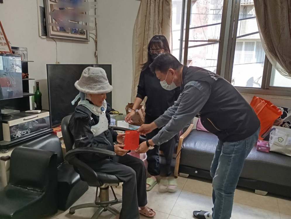 南市軍人服務站慰問士官母親