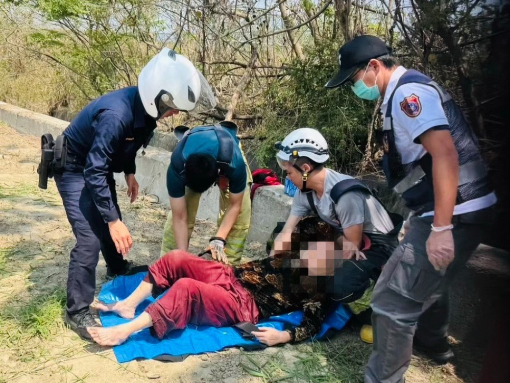 湖內警徹夜搜救失聯婦人    鎖定定位大排尋獲成功救援