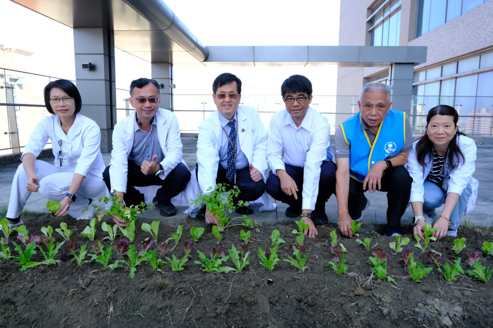小港醫院「種福田」！廚餘變黃金肥料 綠色醫療超吸睛