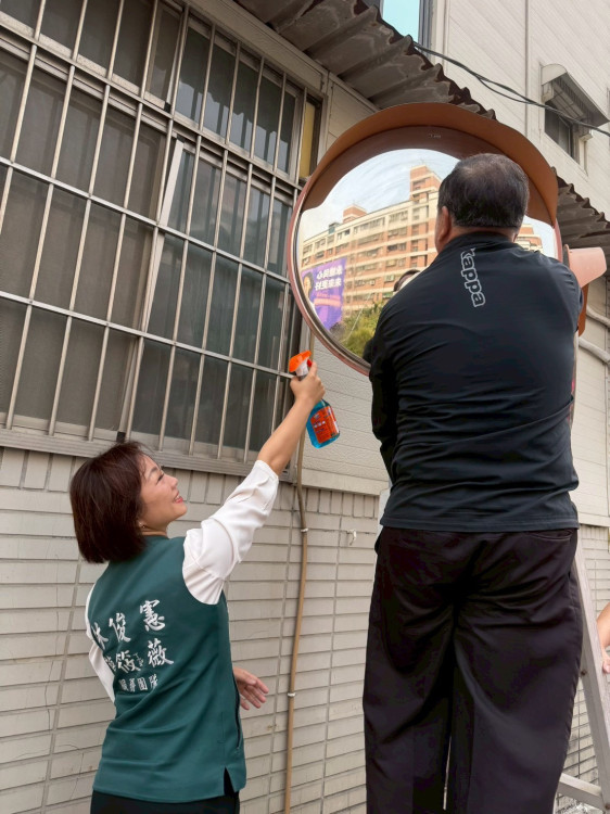 擦亮安全視角！蔡筱薇攜手成功青商與大智里，發起社區反光鏡清潔行動