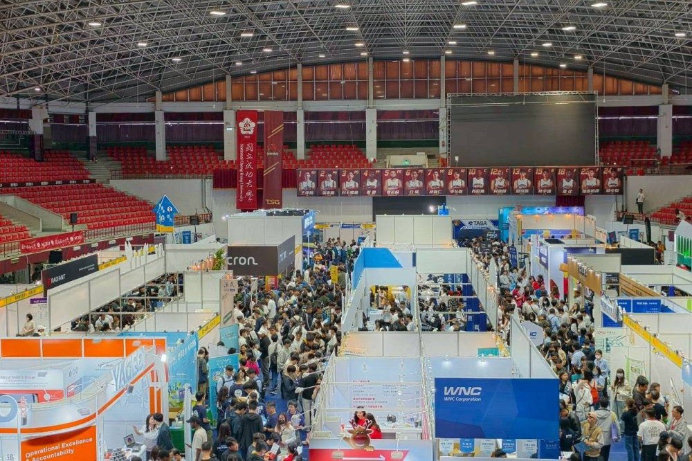 萬人湧入南區就博會 AI與跨域人才續成徵才主旋律