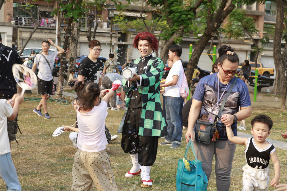 台南東區兒童節活動 歐政豪化身炭治郎與孩子共樂