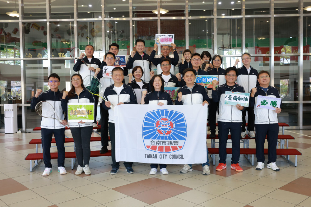 臺南市議會軟網代表隊授旗，邱莉莉勉勵再創輝煌