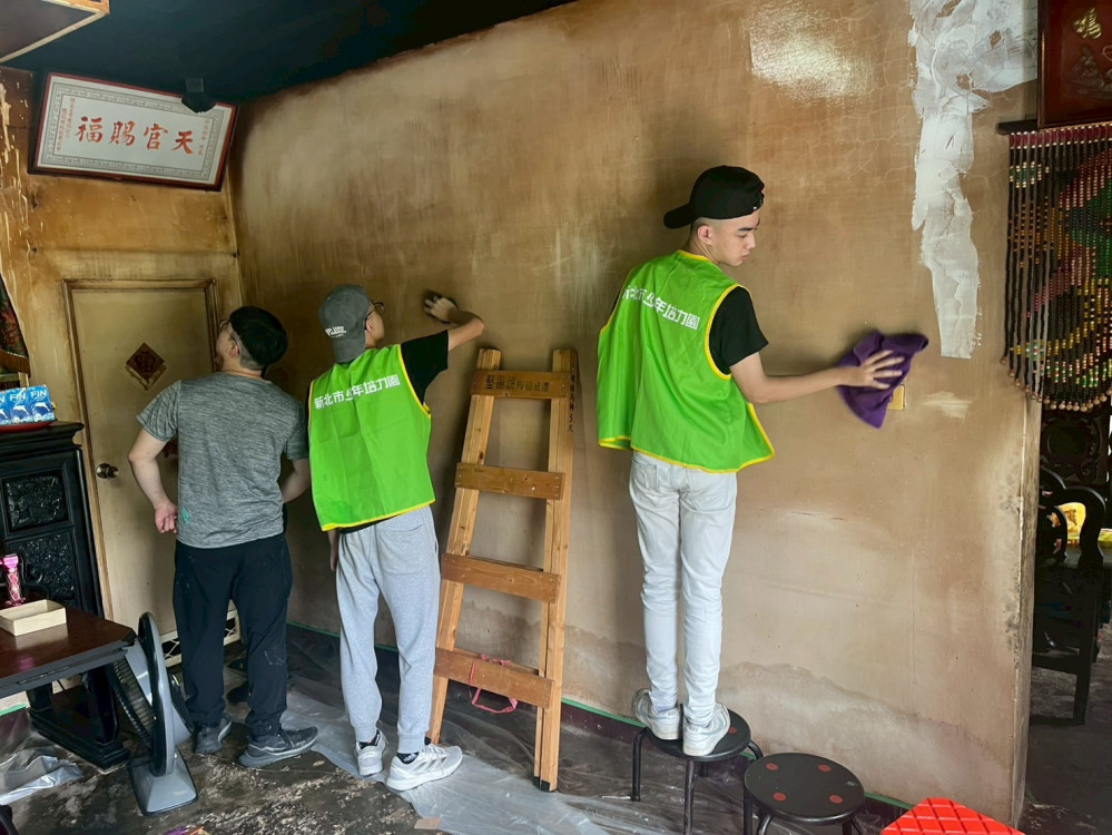 少年工班暖心修繕　扶輪公益網捐17萬助弱勢長者