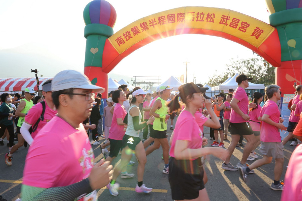 集集國際半馬開跑  多國選手齊聚飽覽小鎮風光