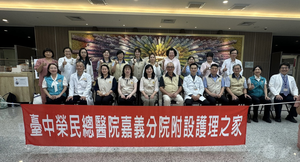 輔導會陳進廣視導中榮嘉院 慰問住院榮民眷