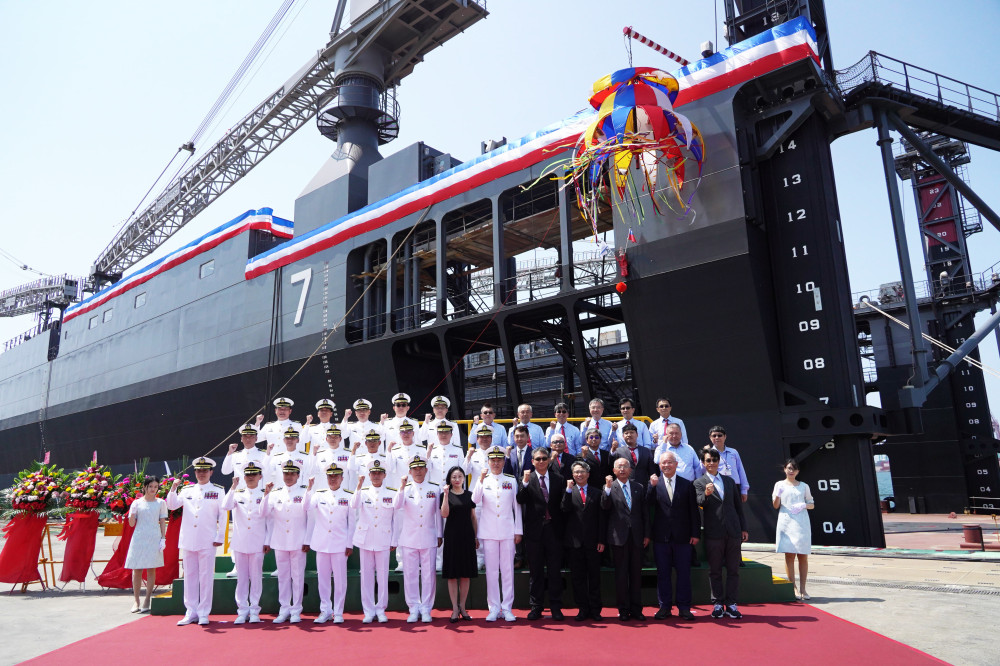 台船打造海軍新浮塢今下水　強化艦艇維修能量