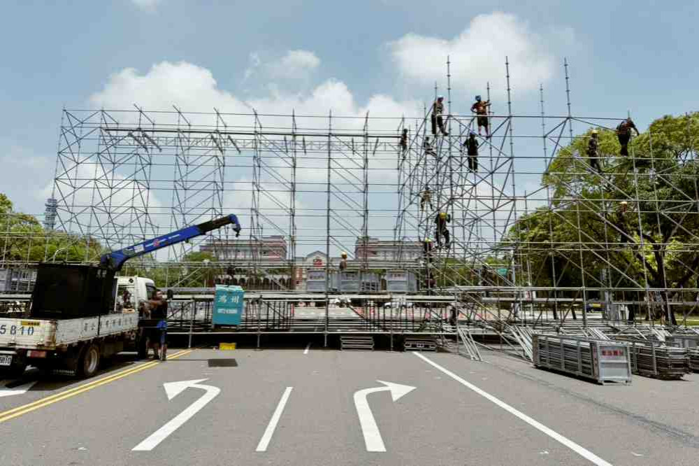紙風車《燈怪》4/24-4/26竹縣府前登場　提醒民眾留意封街措施