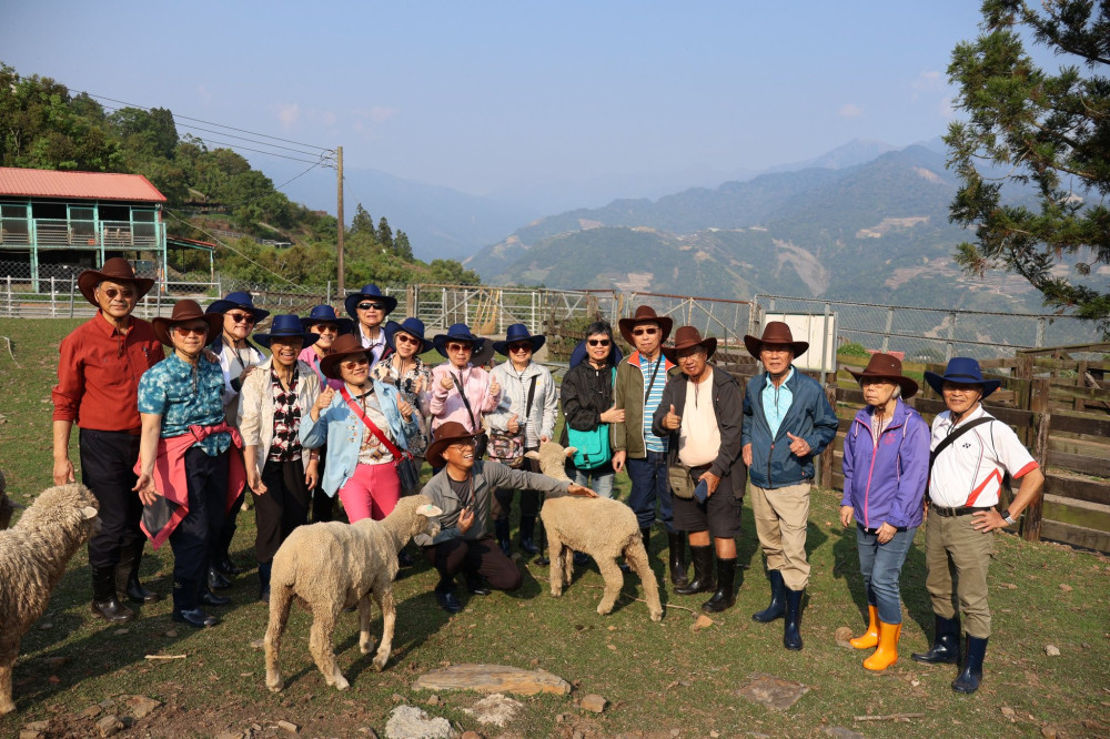 穿越半世紀重聚  台大學霸清境牧羊憶青春