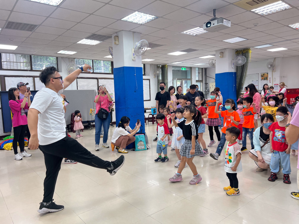 新北愛小孩！板橋親子園遊會熱鬧登場　寄養家庭與社區孩童歡樂共融