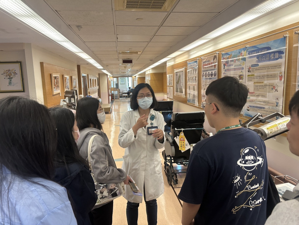 金大USR交流×服務學習參訪中榮 看見多元社會工作價值
