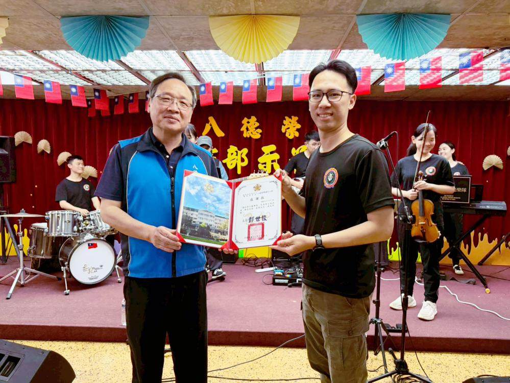 療癒人心、串起回憶　國防部示範樂隊音樂饗宴豐富八德榮家住民精神生活