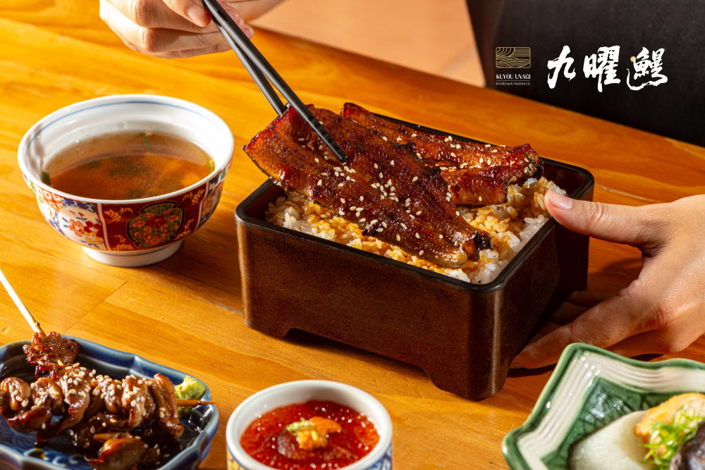 母親節檔期開跑！夢時代購物中心最高回饋24％　抽機票、送康乃馨搶客