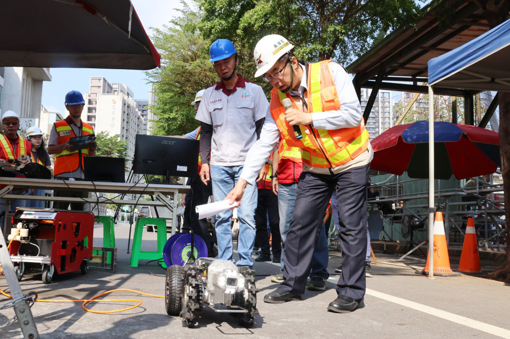 結合AI科技防洪 南市府驗證操作TV車檢視下水道清淤成效  