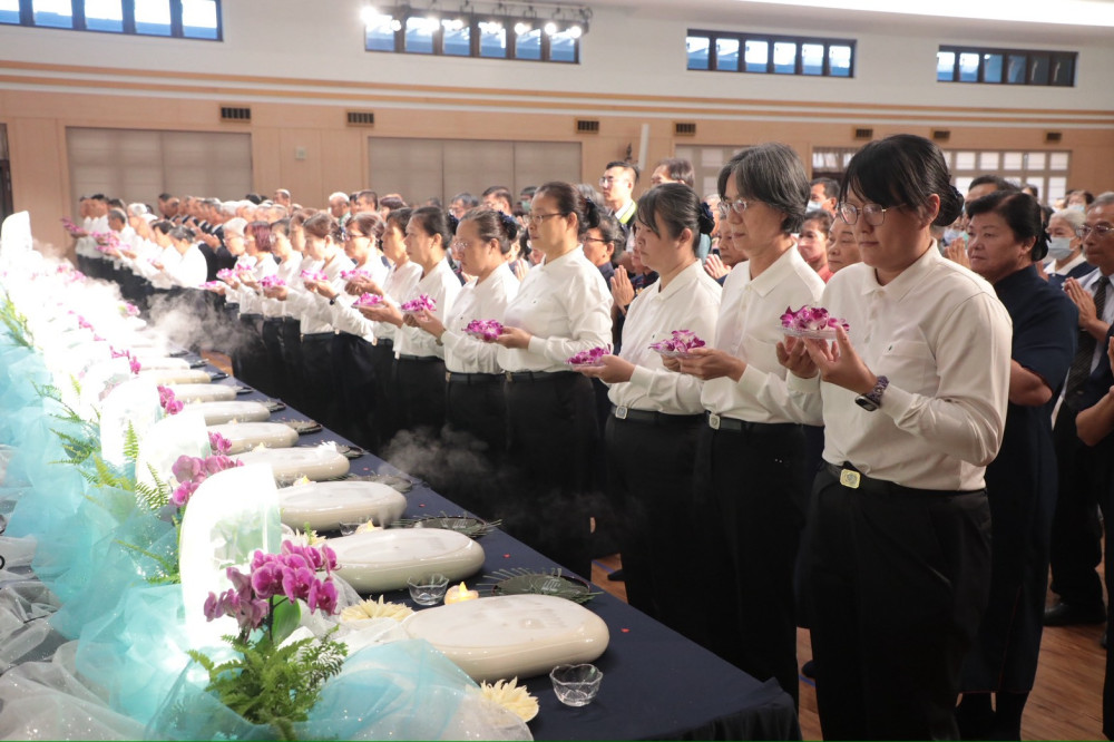 黃偉哲出席慈濟善化浴佛典禮　感謝志工長年守護台南