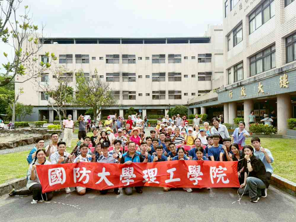 世代共釀品味世界酒文化日　八德榮家和國防理工學院青年促進交流共融