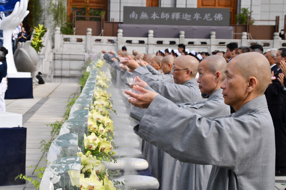 三節合一浴佛盛典於中正紀念堂舉行　全球42國同步祈和平