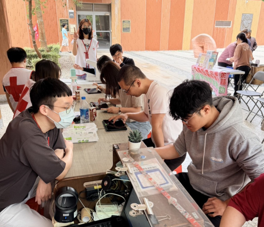 金大師生熱情挽袖傳真愛