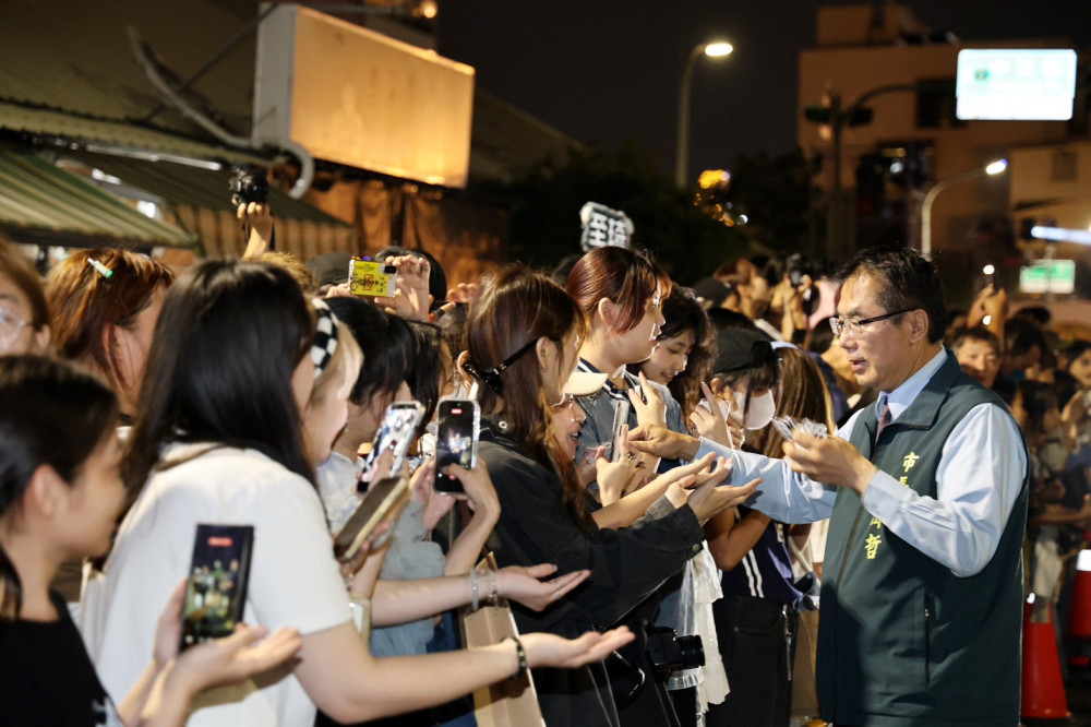 理想混蛋壓軸引爆合唱潮　台南運河音樂祭嗨翻五一