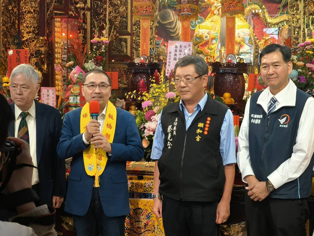 新北慶賀保生大帝聖誕　市長團隊參拜祈福、揭幕農村公園藝文展