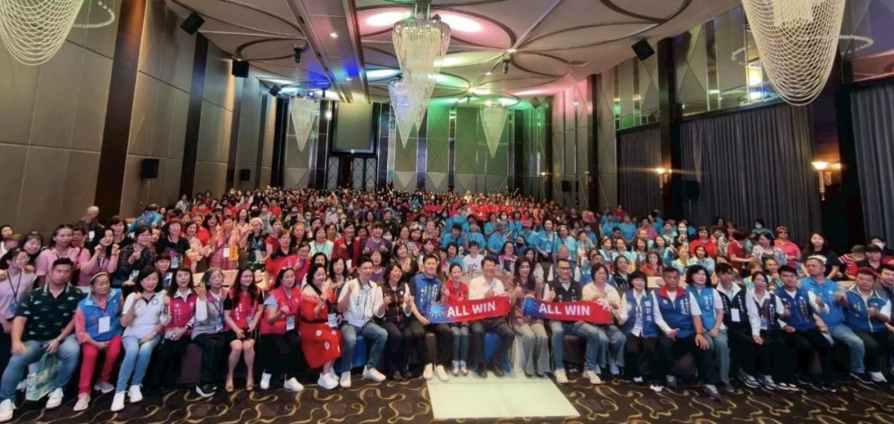 中國國民黨主席鄭麗文台南婦女營造勢　力挺謝龍介翻轉大台南