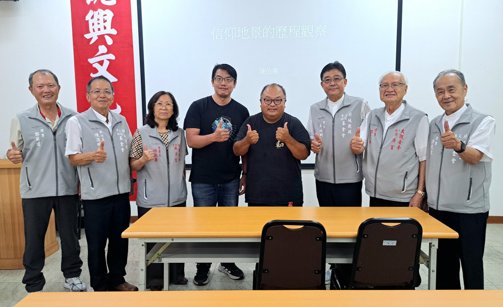 興濟宮觀興文化講座吳過及陳伯義分享：影像×廟宇×信仰現場