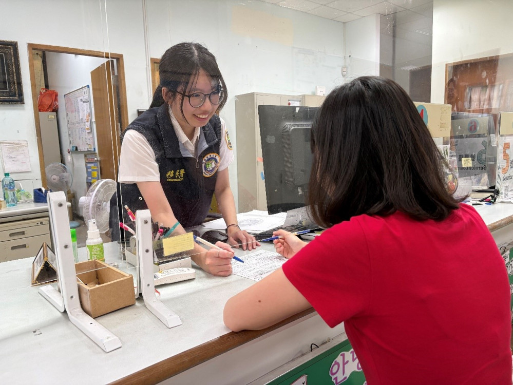 臺南移民官謝采吟機警處置 守護民眾安全