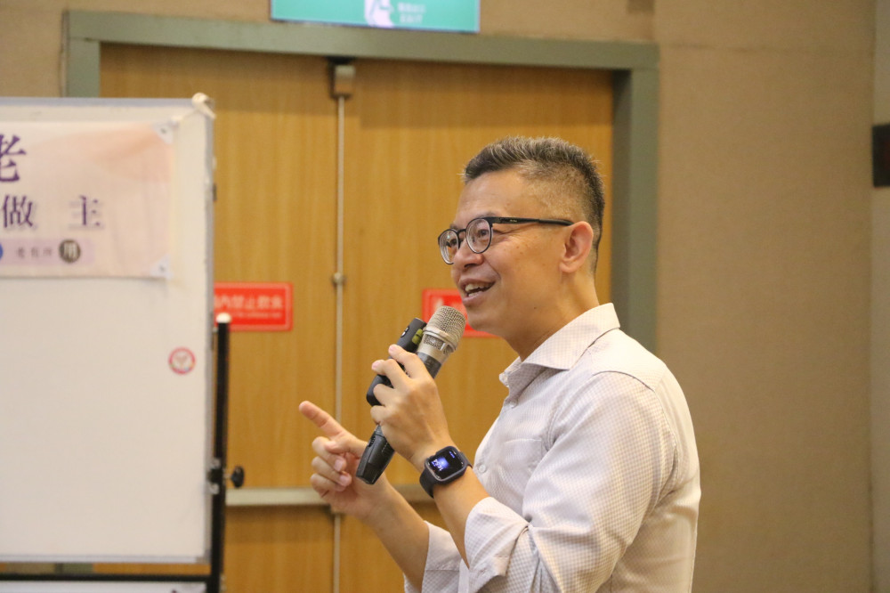 新北晚美人生系列講座「反詐心理大作戰」登場　主講人戴伸峰教導長輩破解詐騙之道