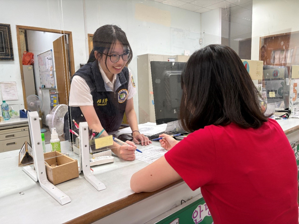 移民官機警識破通緝犯　臺南第二服務站冷靜應變成功逮人