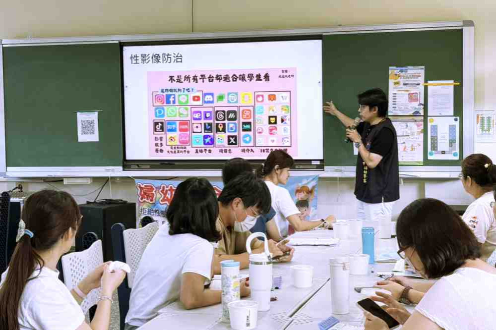 深化法治教育x強化兒少安防　竹市警前進校園宣導反毒守護婦幼安全